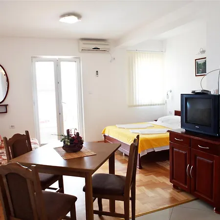 Apartments Baron Sveti Stefan Room photo