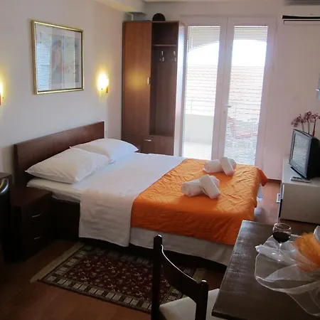 Apartments Baron Sveti Stefan Room photo